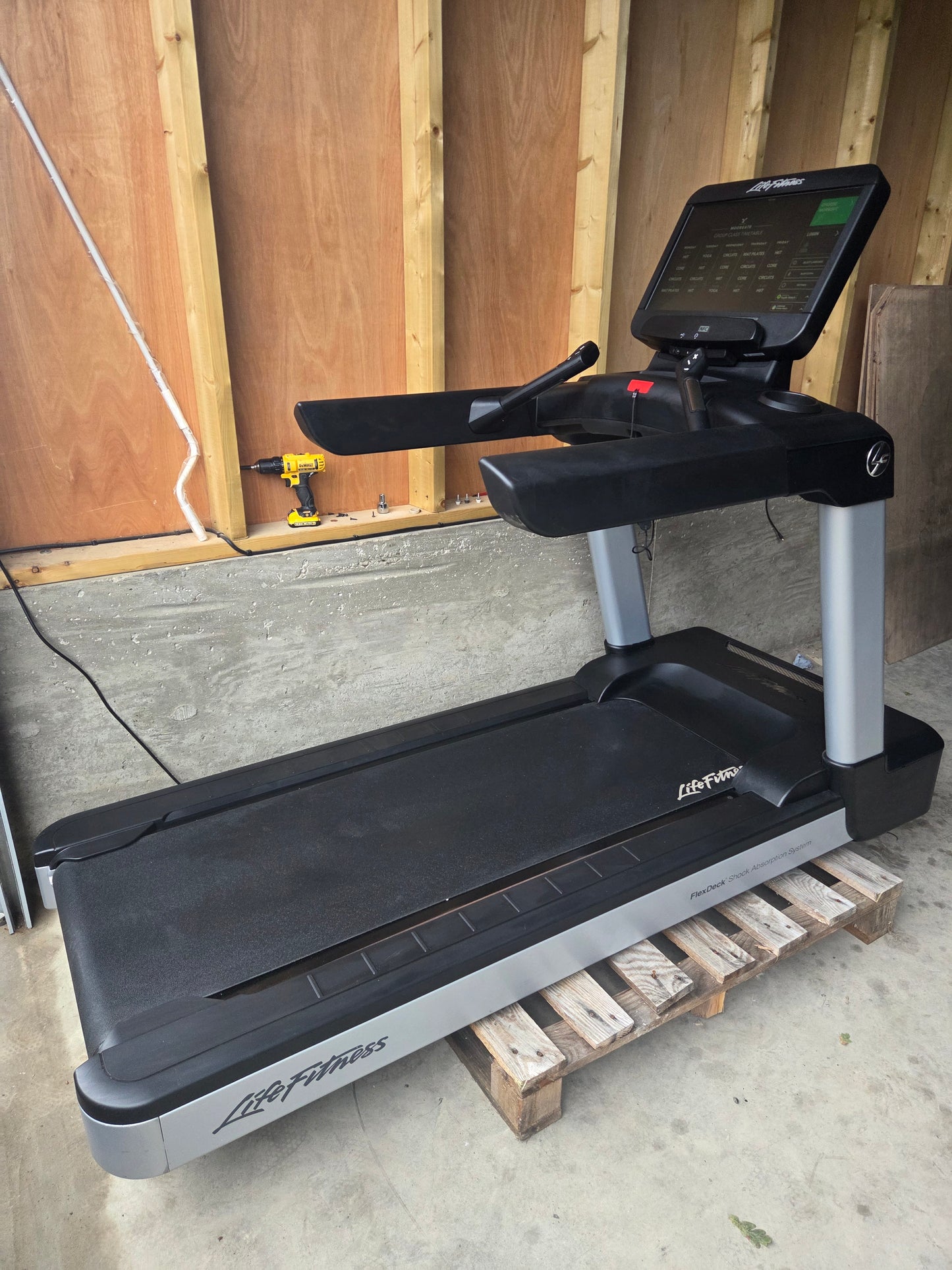 Life Fitness Treadmill Integrity S SE3HD Screen