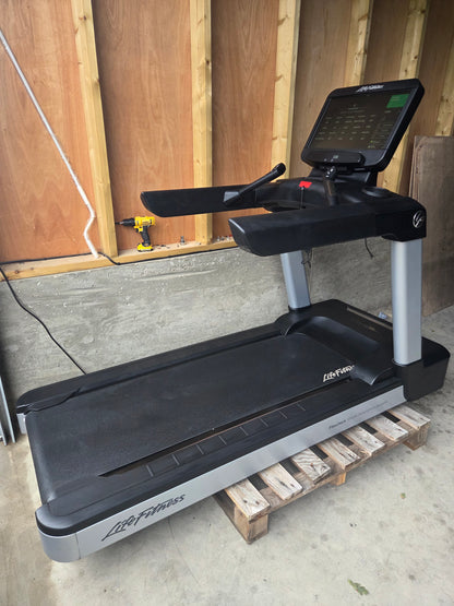 Life Fitness Treadmill Integrity S SE3HD Screen