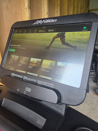 Life Fitness Treadmill Integrity S SE3HD Screen